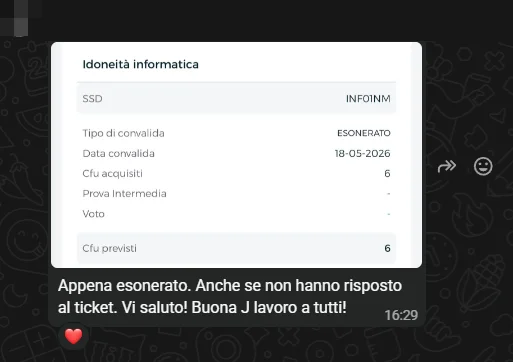 Screenshot WhatsApp: studente mostra la schermata di carriera Pegaso con l'esonero di Idoneità informatica appena registrato