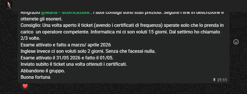 Messaggio WhatsApp: studente descrive la sua esperienza con entrambi gli esoneri — inglese in 2 giorni, informatica più lenta ma completata