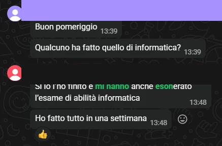 Conversazione WhatsApp: studente conferma di aver completato il corso EIPASS e ottenuto l'esonero di informatica in una settimana